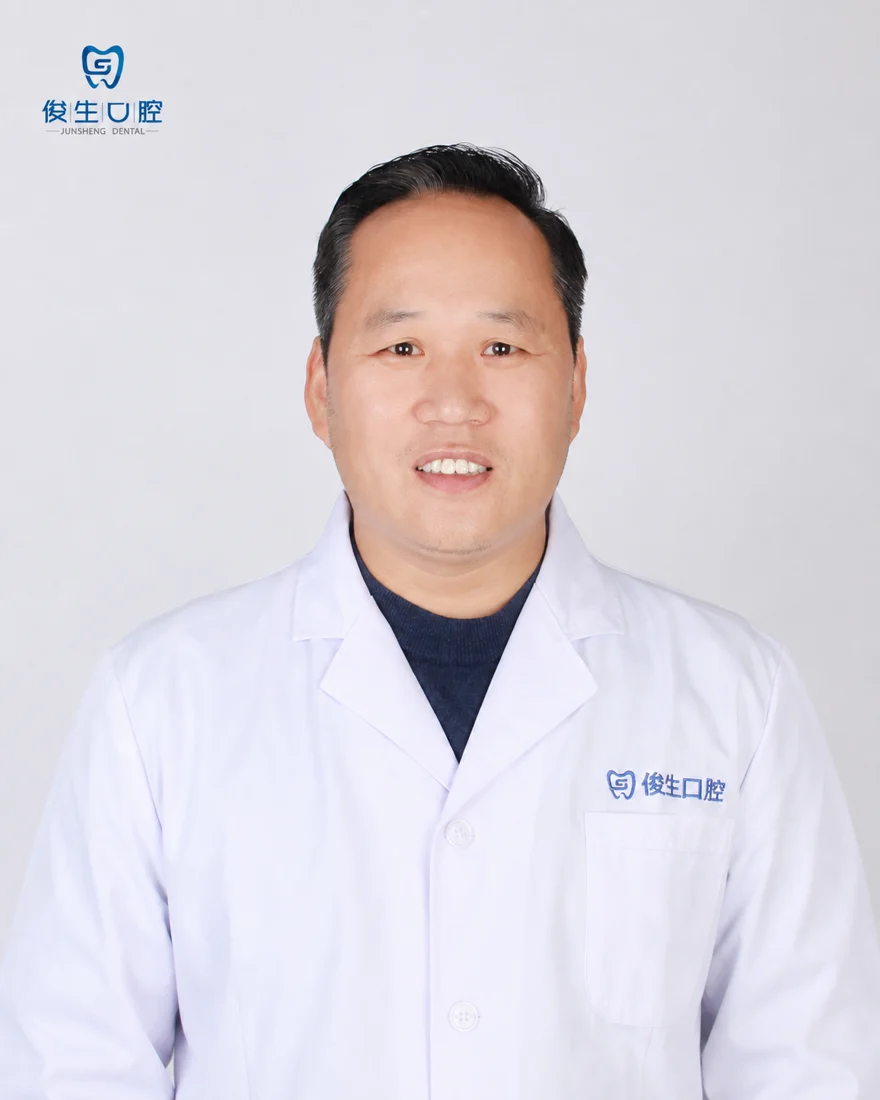 王俊生院长 · 主治医师形象照